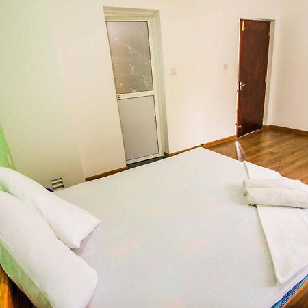 Yoho White Siri Hotel Панадура Екстериор снимка
